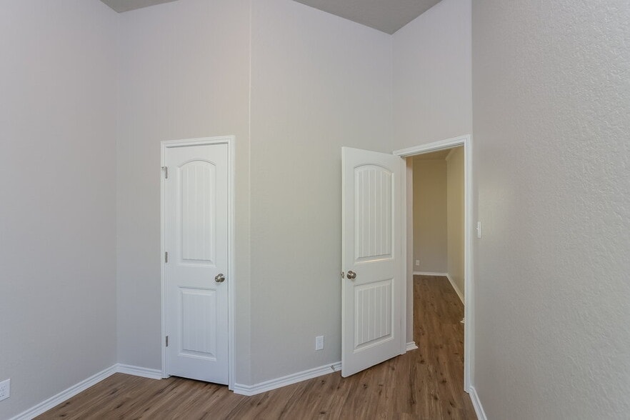 Building Photo - 654 Sea Eagle