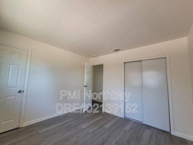 Building Photo - 1325 Canterbury Dr
