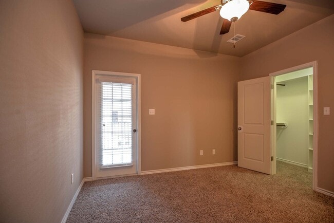 Building Photo - 3 Bed/ 3.5 Bath Townhome WITH Private Backyard and Garage! August Move in!