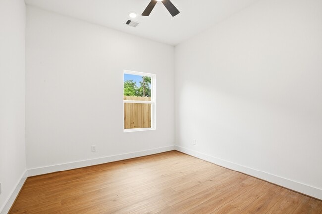 Building Photo - 7841 Sunnyhill St