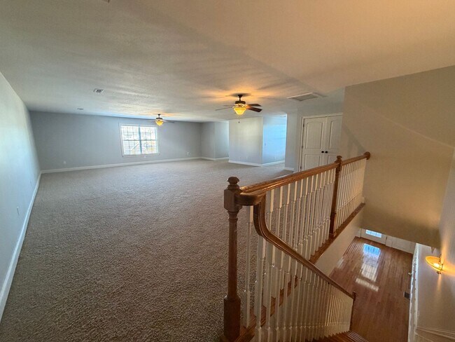 Building Photo - Move-in special. Main-Level Living End-Unit Townhome