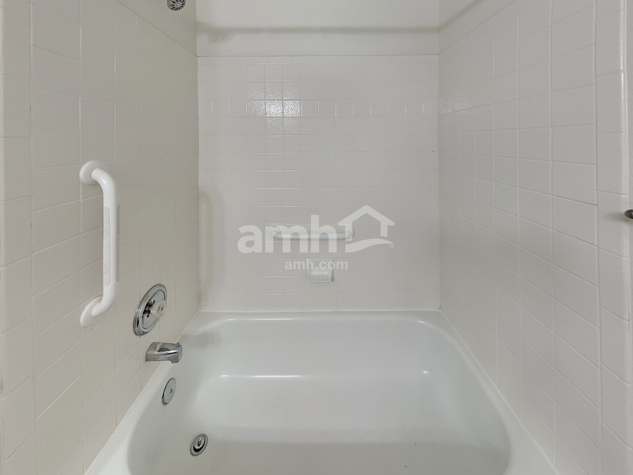 Building Photo - 11260 Jamaica St