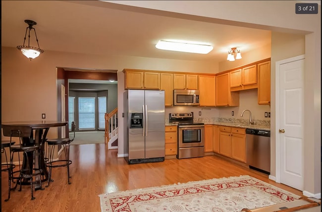 Building Photo - Gorgeous 2 bed townhome in beautiful Franklin