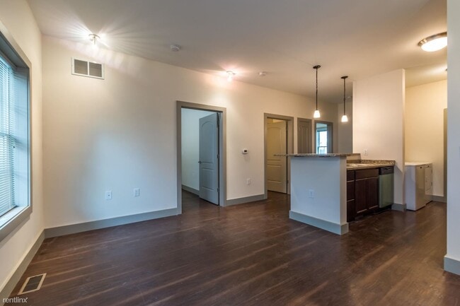 Building Photo - 2 br, 2 bath 4plex - Manors 631 Unit 2/BR