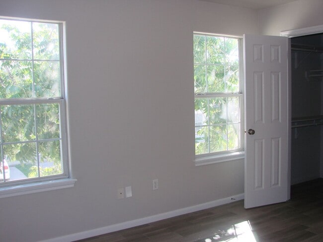Building Photo - 815 Cravens St