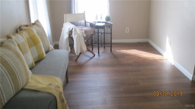 Building Photo - 418 Cross St