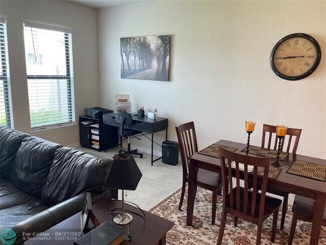 Building Photo - 2127 Appleton Cir S