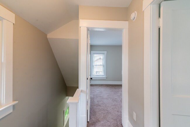 Building Photo - 569 Sheldon Ave