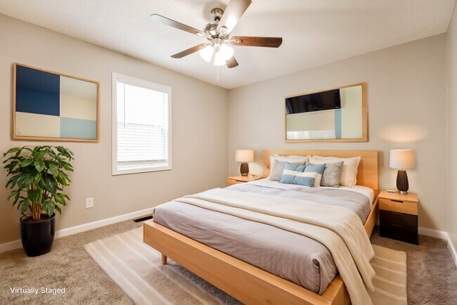 Building Photo - 213 Hampton Dr