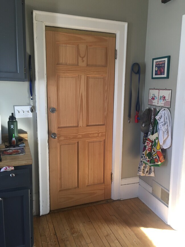 Building Photo - 919 E Clarke St