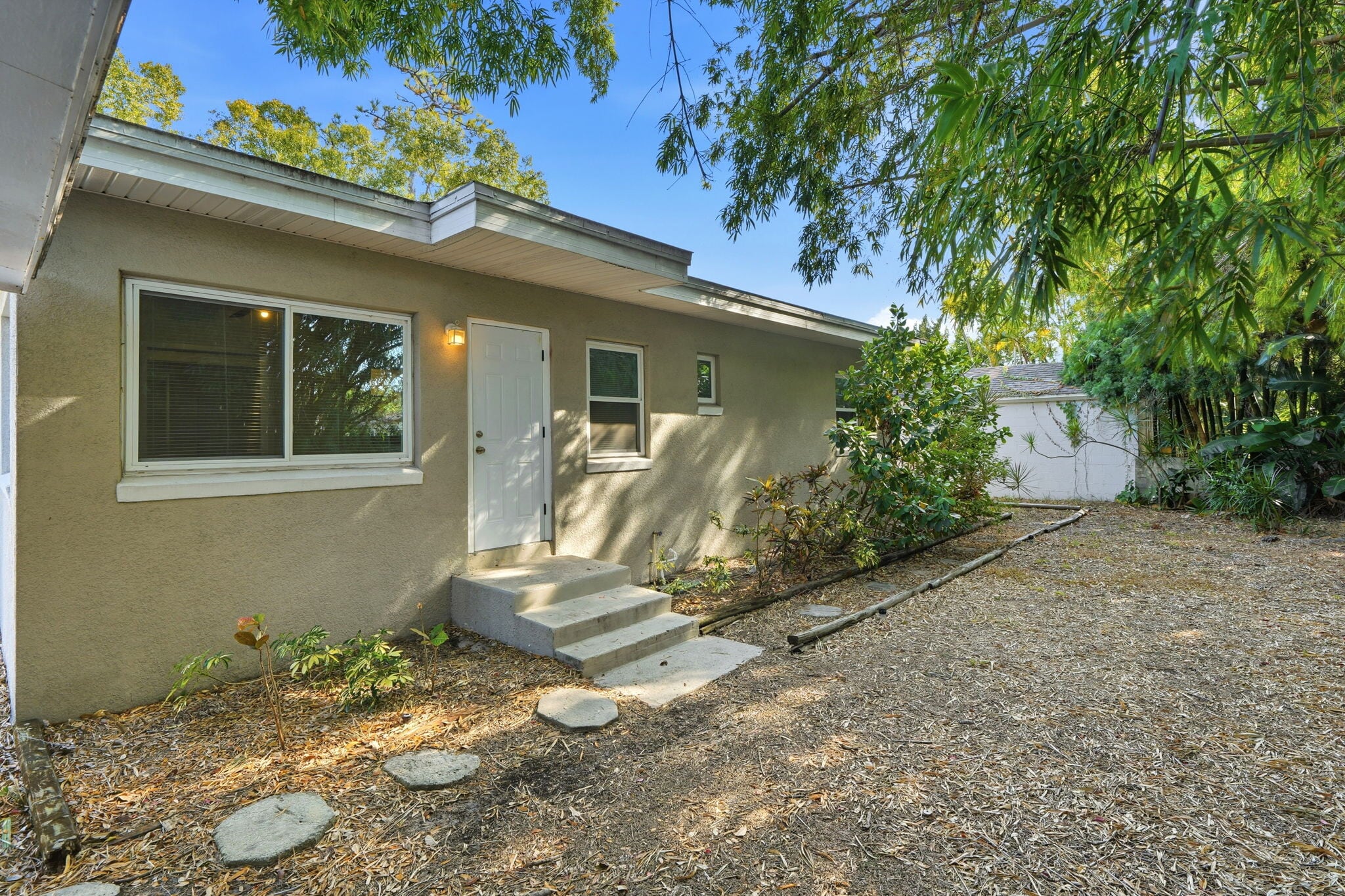 Building Photo - 2701 S Manhattan Ave