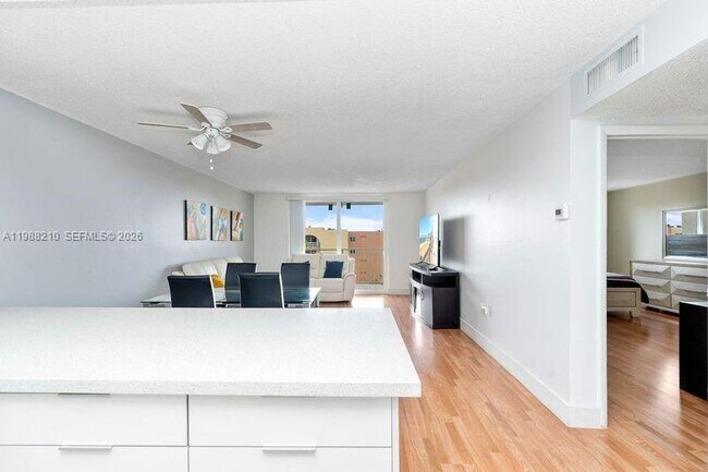 Building Photo - 6960 Miami Gardens Dr