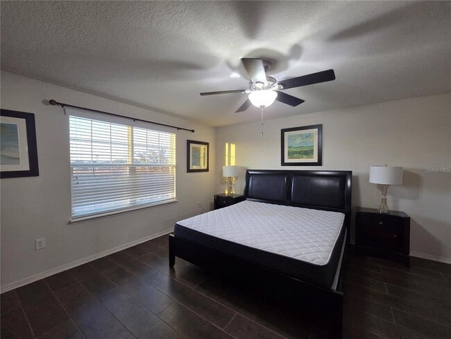 Building Photo - 11842 Silverlake Park Dr