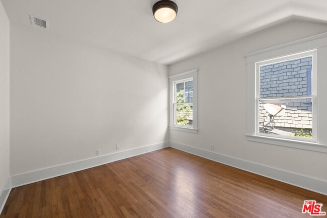 Building Photo - 1650 Maltman Ave