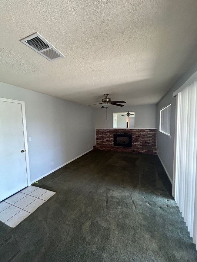 Building Photo - NICE OLDER HOME IN ESTABLISHED AREA