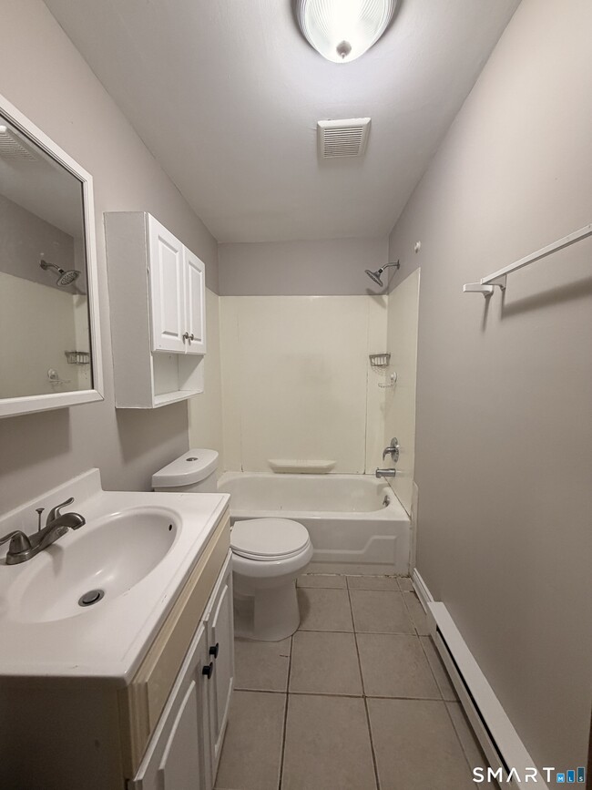 Building Photo - 844 Field St