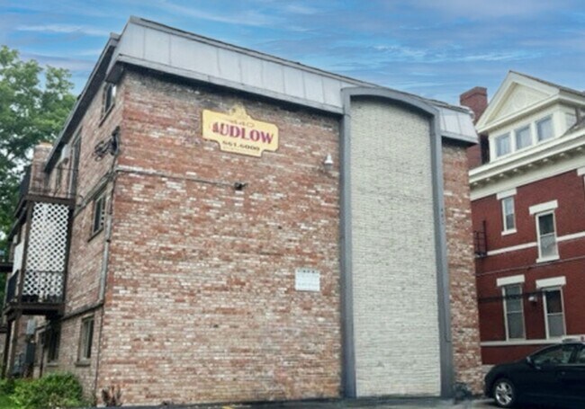 Building Photo - Ludlow 440