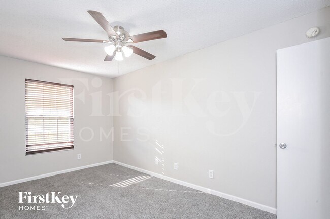 Building Photo - 10913 Miller Dr