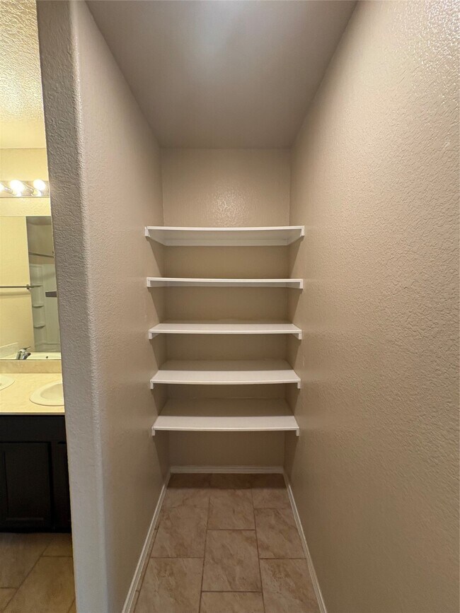 Building Photo - 9602 Paloma Creek Dr