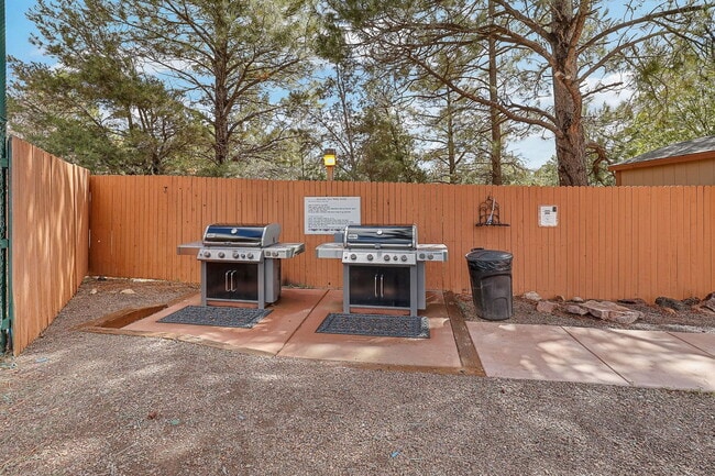 Building Photo - 2650 N Valley View Rd