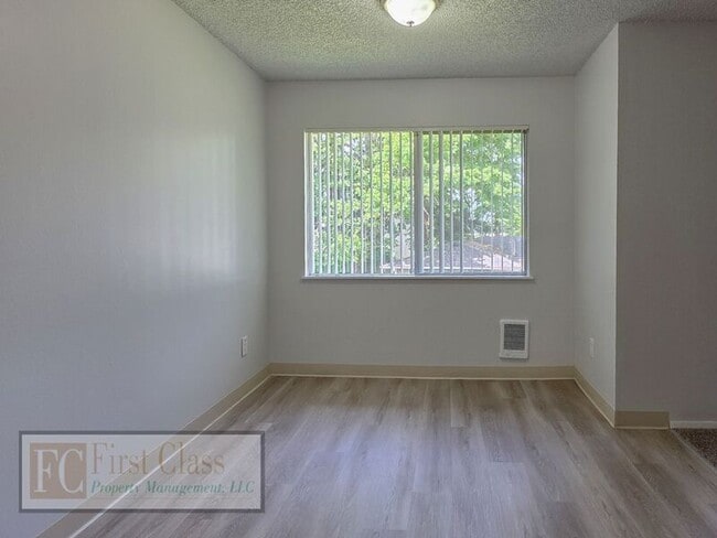 Building Photo - 1348 NE 186th Ave
