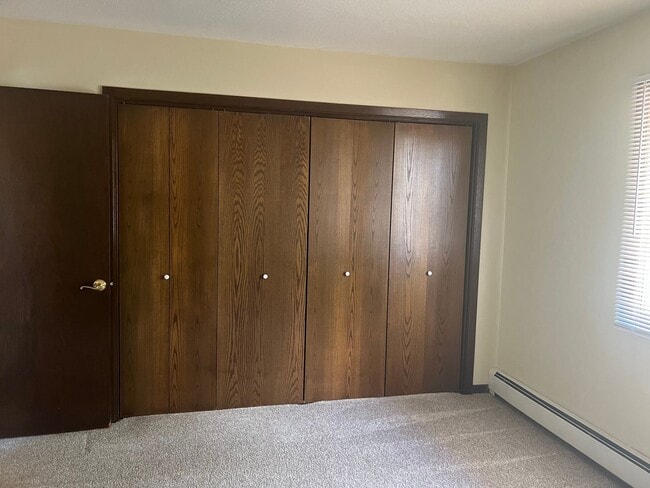 Building Photo - Tudor 3205