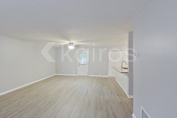 Building Photo - 8959 Ashwood Dr
