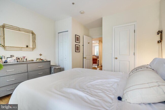 Building Photo - 5405 9th St NW