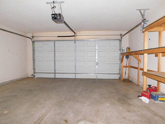 Building Photo - 3/2/2 on a Quiet Cul-De-Sac Street in the Frenship ISD