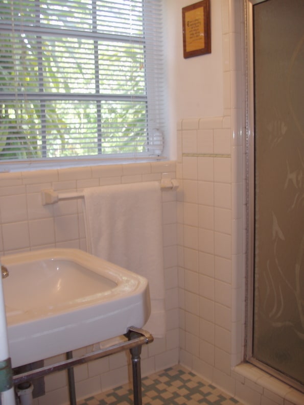 Bathroom - 3761 Crawford Ave
