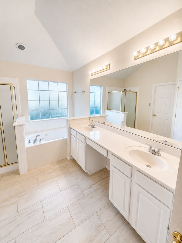 Building Photo - 5000 Crossvine Ln