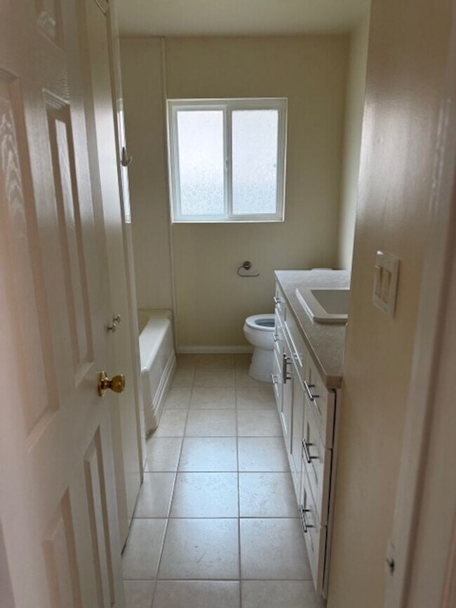 Building Photo - Just remodeled Chula Vista bungalow