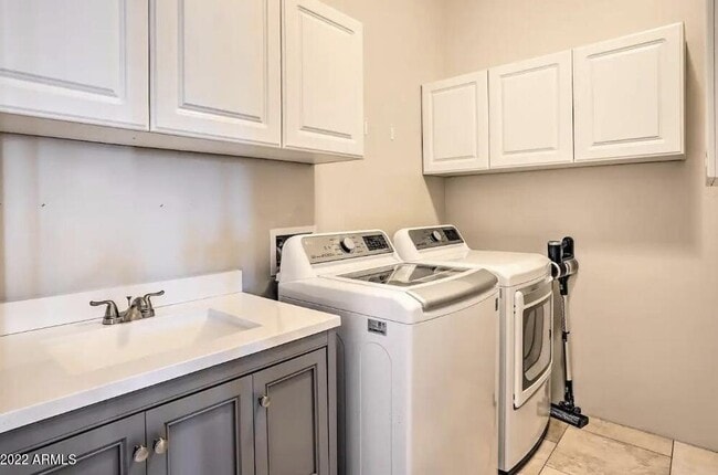 Building Photo - 13639 E Hedgehog Pl