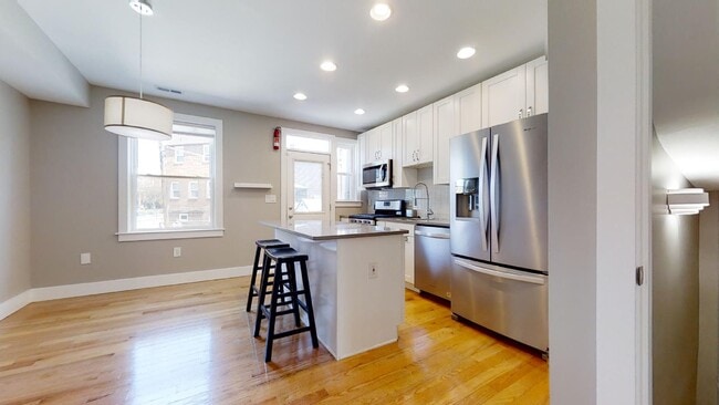 Building Photo - 12 Hawaii Ave NE