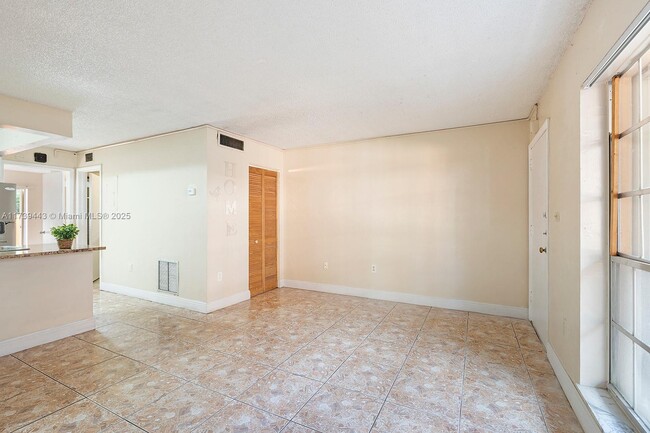 Building Photo - 7241 Miami Lakes Dr