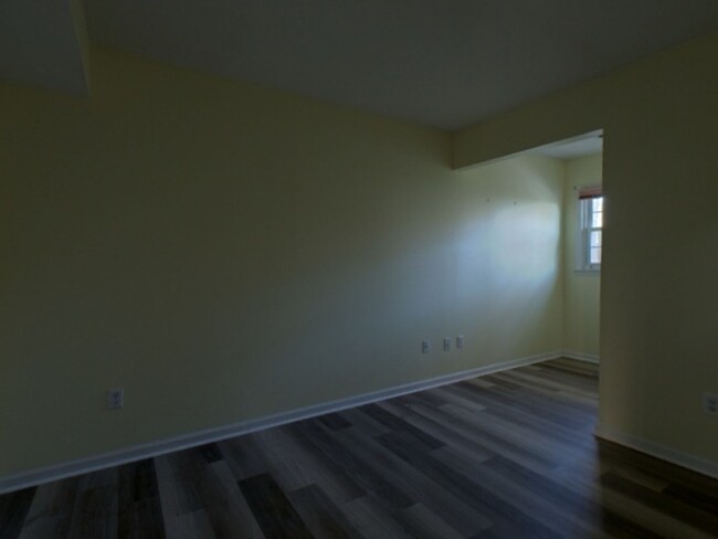 Building Photo - Beautiful 2 Bedroom 2 Bathroom Townhome Lo...
