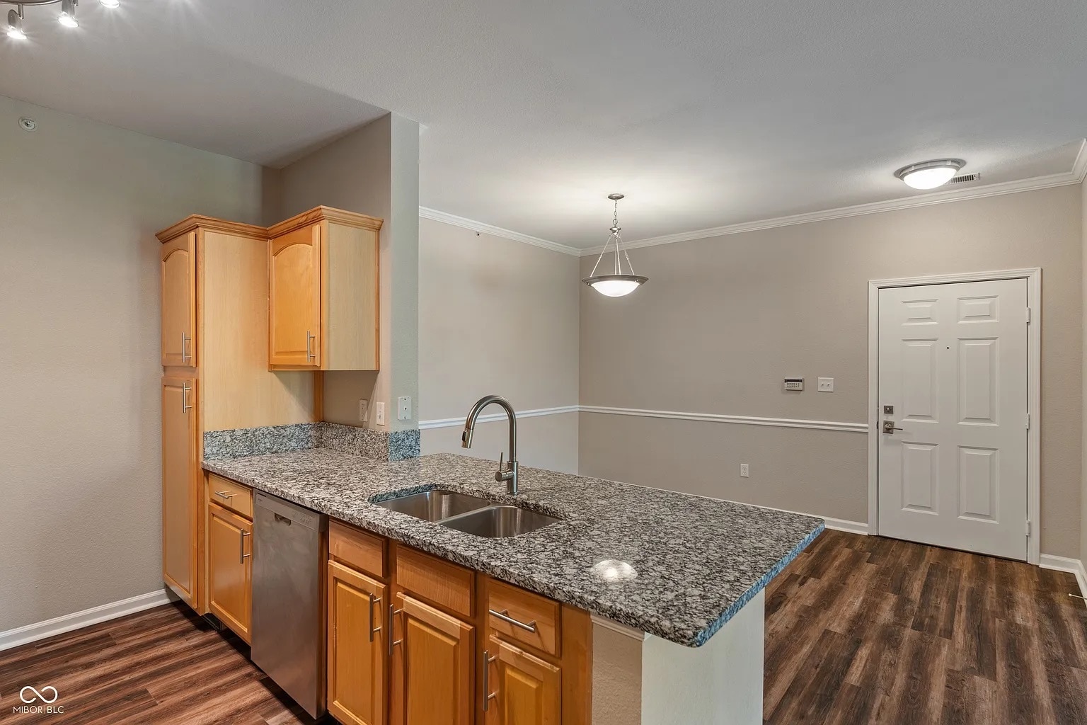 Kitchen & Bar - 12833 Tradd St