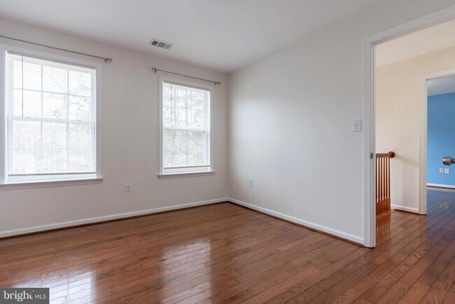 Building Photo - 198 Land Or Dr