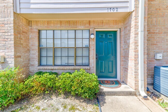 Building Photo - 14600 Fonmeadow Dr