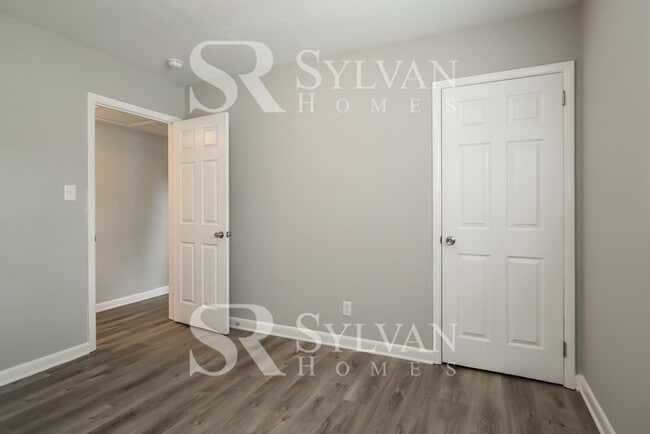 Building Photo - Feel welcome in this well-maintained 4BR 2...