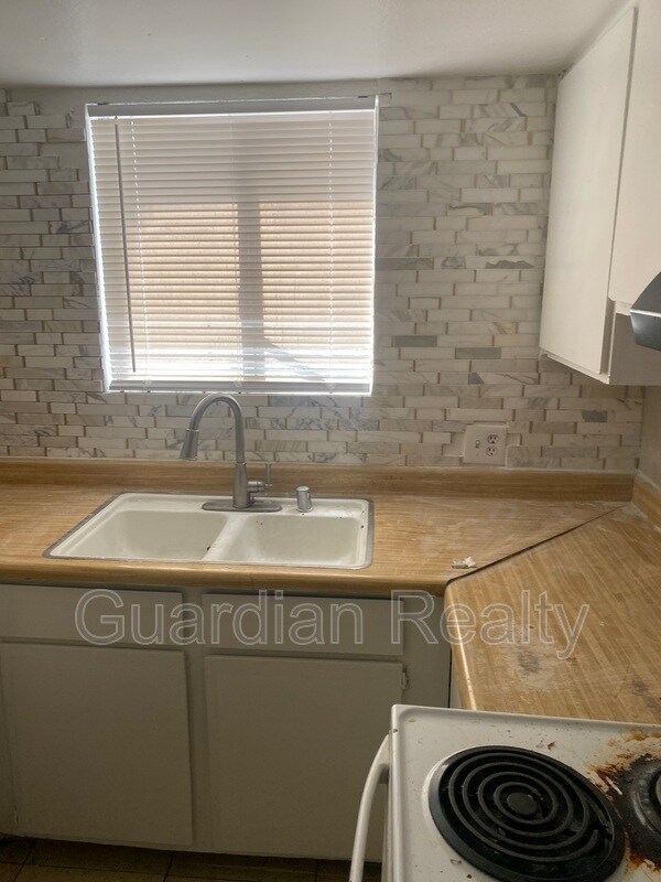 Building Photo - 2125 Exeter Dr