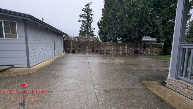 Building Photo - 4520 S Thompson Ave