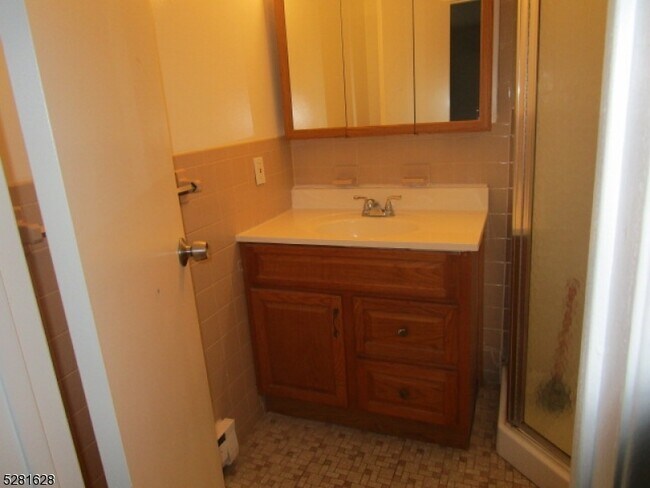 Building Photo - 359 Lake Shore S