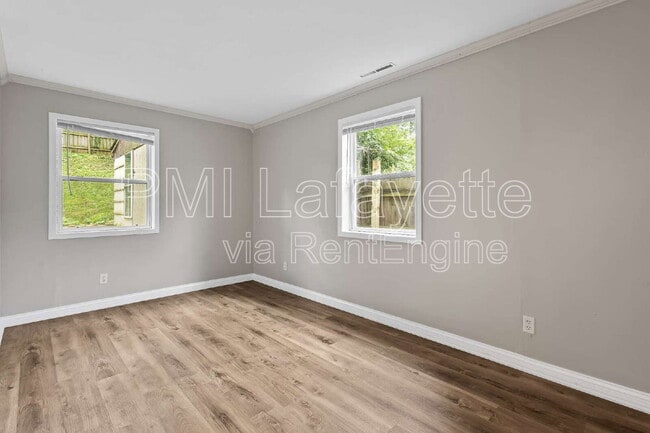 Building Photo - 2229 Roselawn Ave