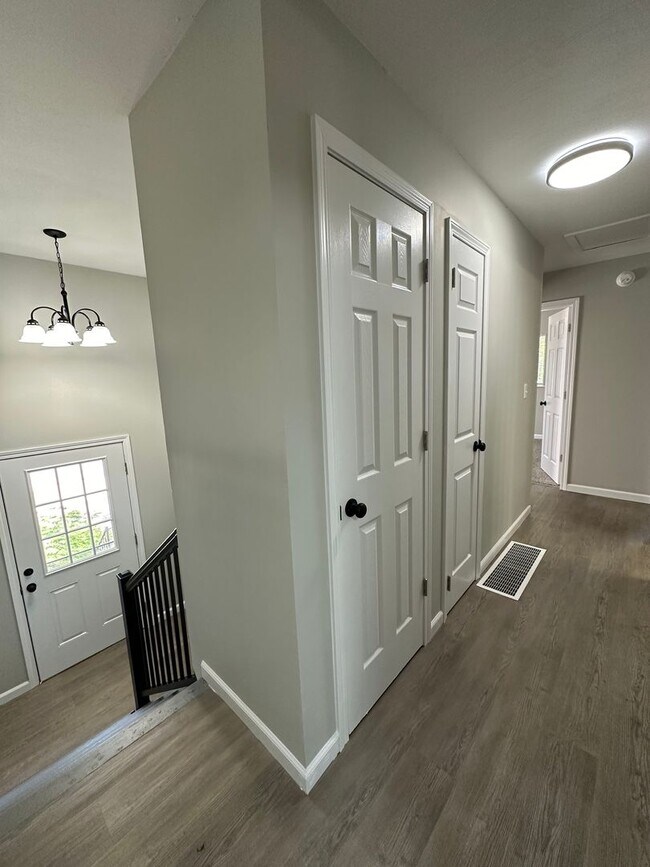 Building Photo - Four Bedroom Single Family Home