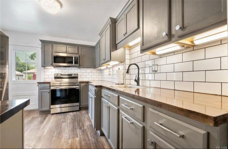 Building Photo - 256 Lehigh Ave