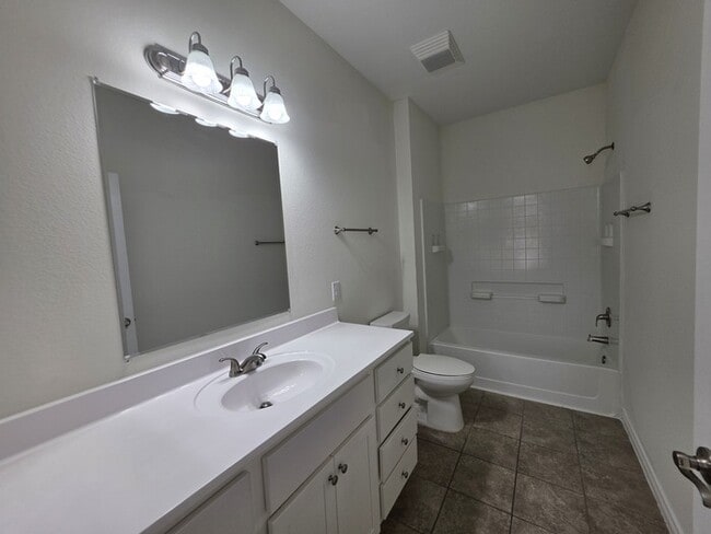 Building Photo - 6306 Red Oak Dr