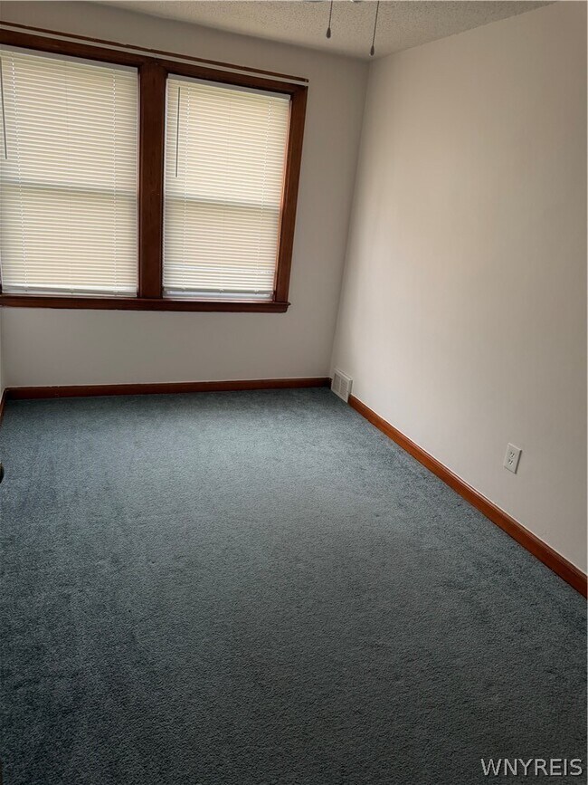 Building Photo - 806 Cleveland Dr