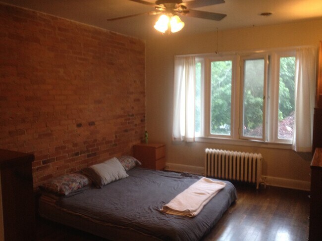 Building Photo - 5539 Beacon St