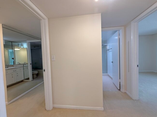 Building Photo - 2000 Presidential Way